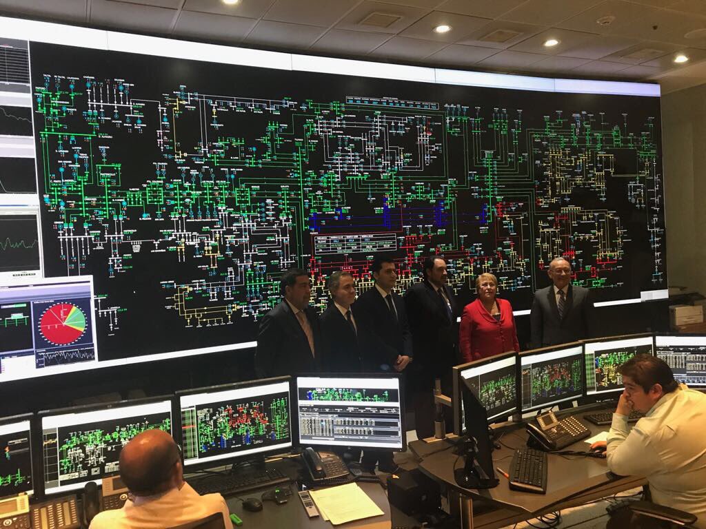 AndresReboll's tweet photo. Hoy Pdta @mbachelet dio el vamos a operación del nuevo Sistema Eléctrico Nacional. Por 1a vez 🇨🇱tiene un Sistema de Trasmisión ⚡️ desde Arica a Chiloe. +seguridad y competencia para sector eléctrico
Gracias a todos hicieron posible este anhelo largamente esperado 
@CNE_Chile https://t.co/QOkvjvzMhC