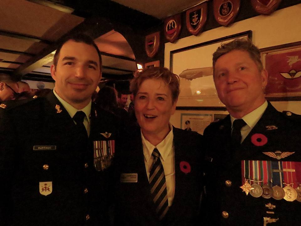 SeaforthOfC's tweet photo. #RemembranceDay2017 at the Billy Bishop/Kerrisdale Legion | From L to R: Sgt Goran Kurtagic, 15th Field Artillery Regiment, RCL Branch 176 President Lisa McQuillan, & Seaforth LCol Ed Haverstock - photo by Laura Lee Coles
#Vancouver #SupportYourLocalLegion https://t.co/7ZvddIowcZ