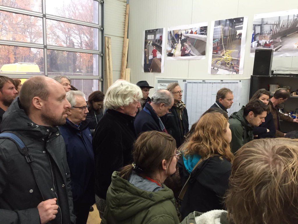 SPARK_Campus's tweet photo. Kruisbestuiving op de campus! @biomimicry maakte kennis met #sparklab en #myceliumlab https://t.co/WR5ukfX6MY