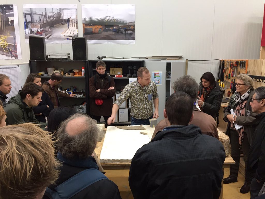 SPARK_Campus's tweet photo. Kruisbestuiving op de campus! @biomimicry maakte kennis met #sparklab en #myceliumlab https://t.co/WR5ukfX6MY