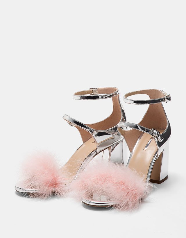 Yasheenstyle's tweet photo. Un #zapato que querra tu zapatero...😂
#yasheenstyle #zapato #shoes #anklestrap #sandalias #moda #designer #combinable #highheels @stradivarius @ZARA #tacon @Bershka @hmespana #calzado
https://t.co/74bp6QHaDM https://t.co/5zTTY3Zet3