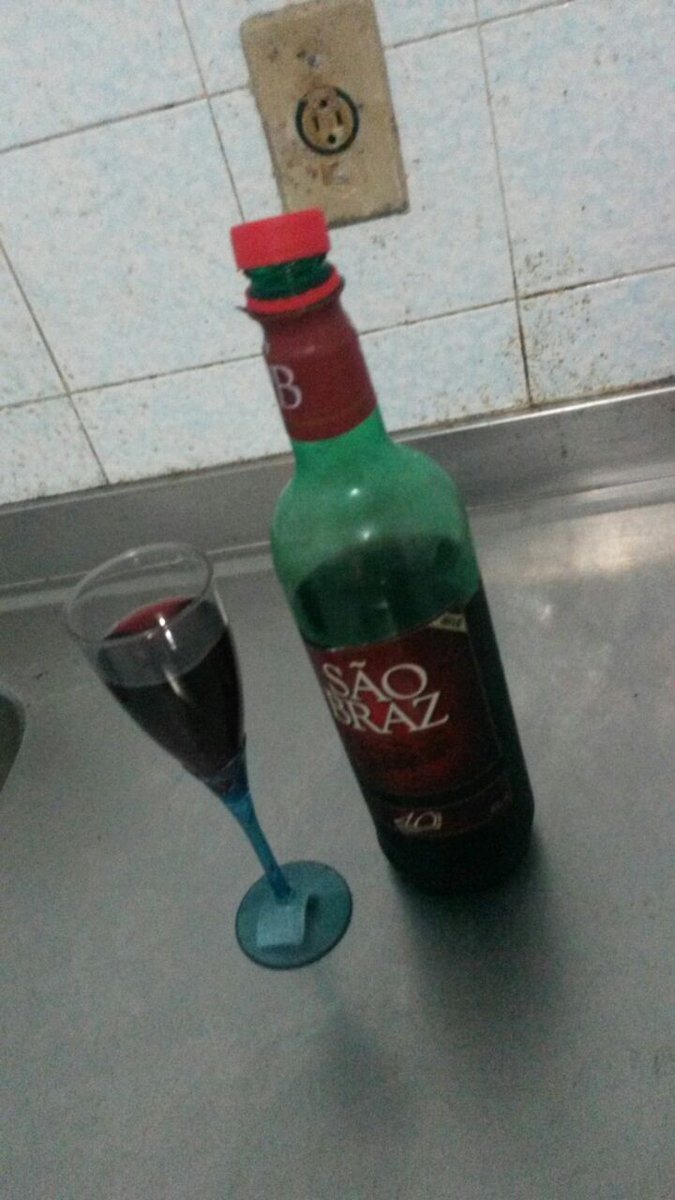 IngridPeroba's tweet photo. Louca p tomar um pouco https://t.co/w2wcP2Otz0