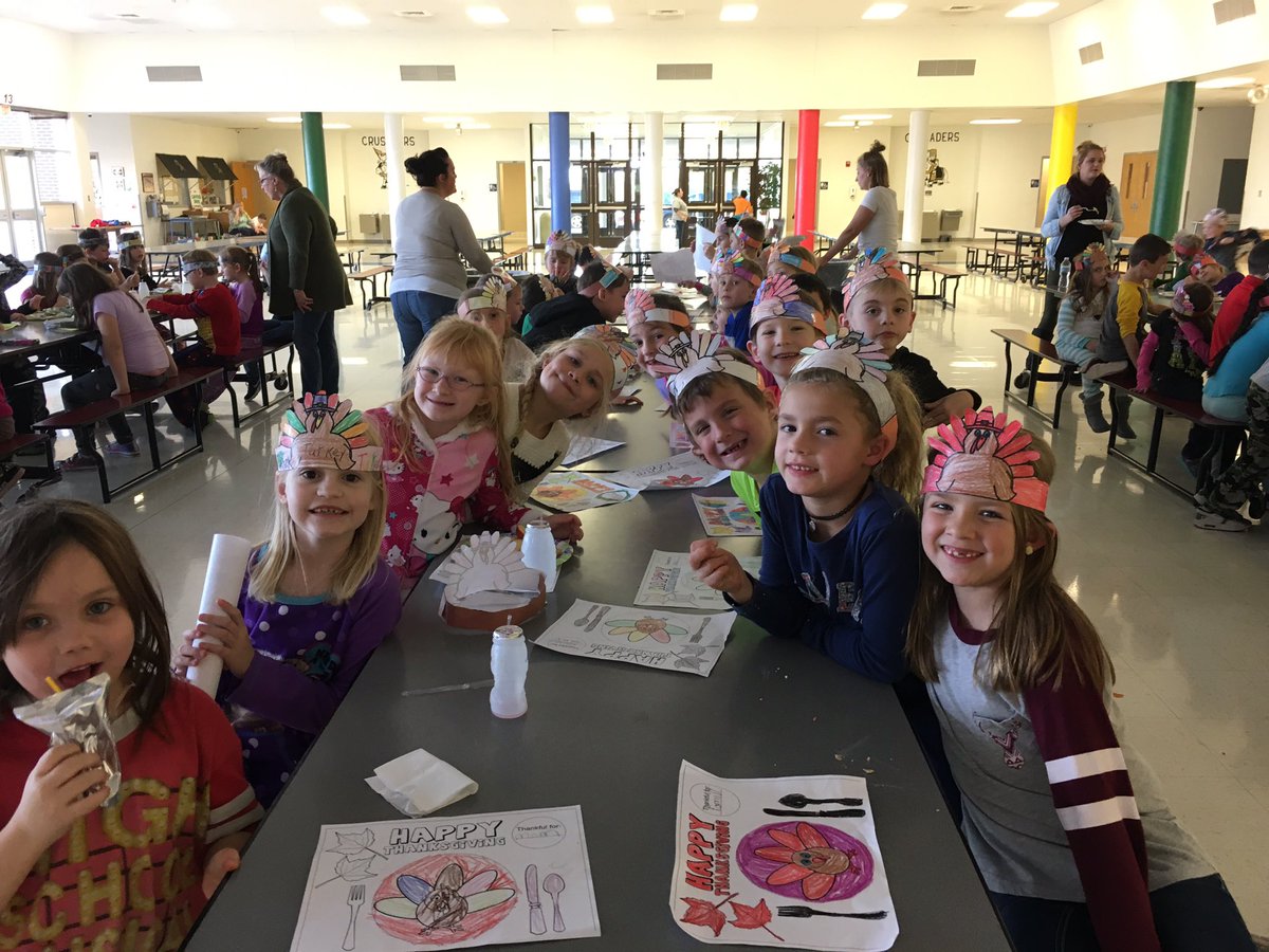emmons1987's tweet photo. First Grade feast!#KnightR7 https://t.co/ArHccbREU3