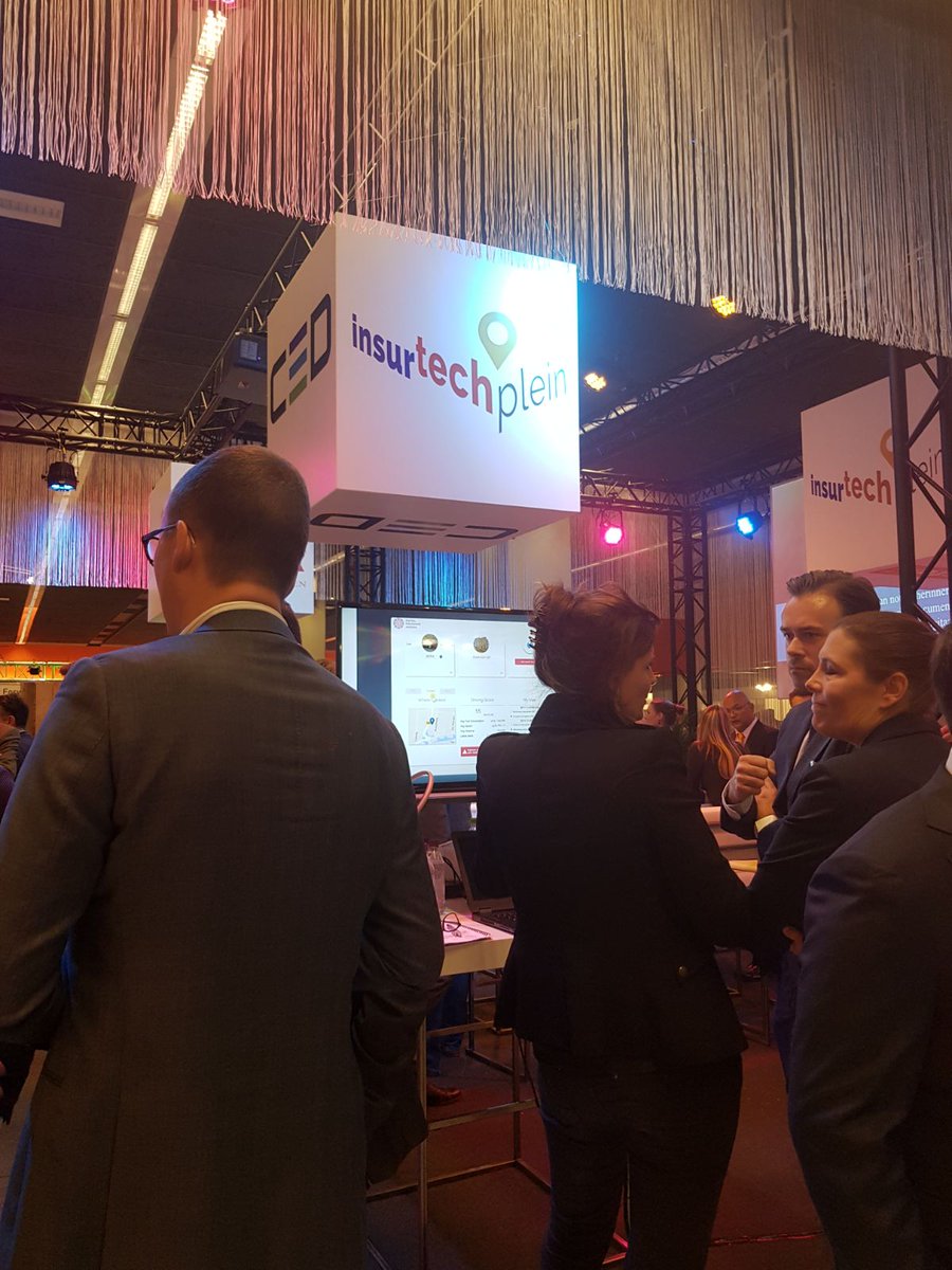 Signgraphics_'s tweet photo. Ontzettend trots om m'n ontwerpen te zien @CED_Europe #amdag 2017 #insurtechplein https://t.co/DWoy9Nbe3W