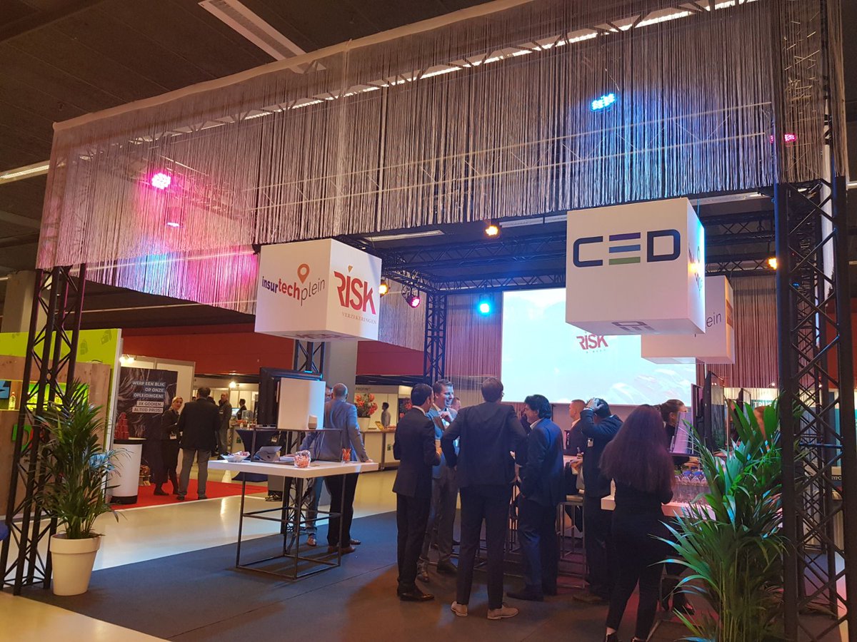 Signgraphics_'s tweet photo. Ontzettend trots om m'n ontwerpen te zien @CED_Europe #amdag 2017 #insurtechplein https://t.co/DWoy9Nbe3W