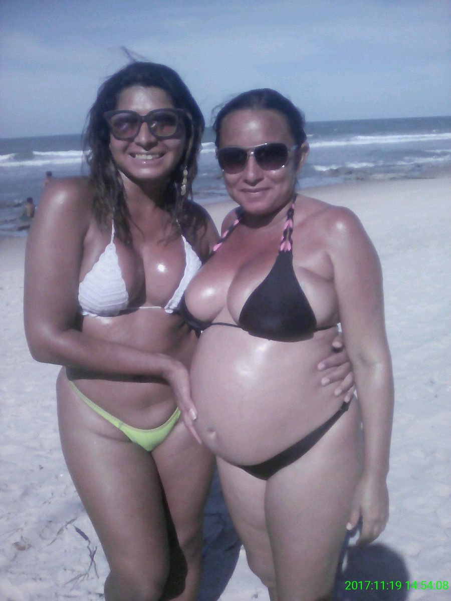 IngridPeroba's tweet photo. Eu e minha amiga gravidinha rafa na praia de morro branco https://t.co/mbLHnvdOQD