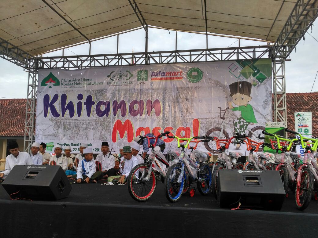 WartaNU's tweet photo. Semarakkan Munas Alim Ulama dan Konbes NU, Lazis PBNU gelar sunatan massal di Lombok https://t.co/RR0kdsyvq1