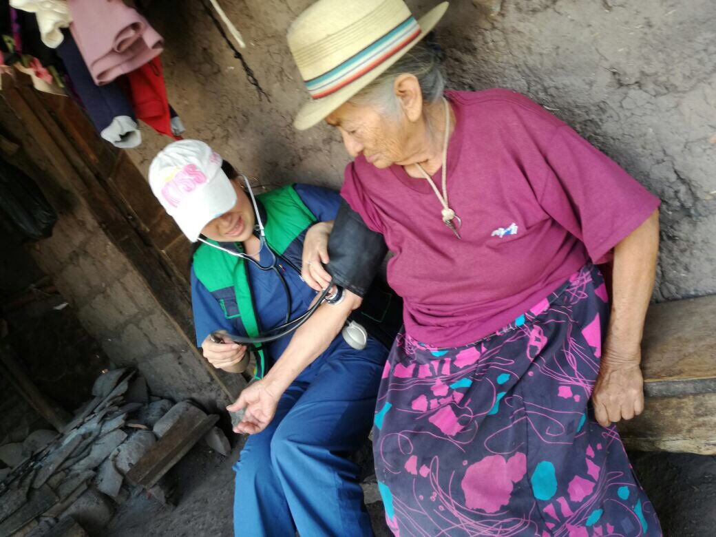 norisOrdonez's tweet photo. Visita domiciliaria a paciente  adulto mayor, Dispensario El Laurel.#SeguroSocialCampesino #AtenciónPrimariaEnSalud https://t.co/V0w7ESnd17