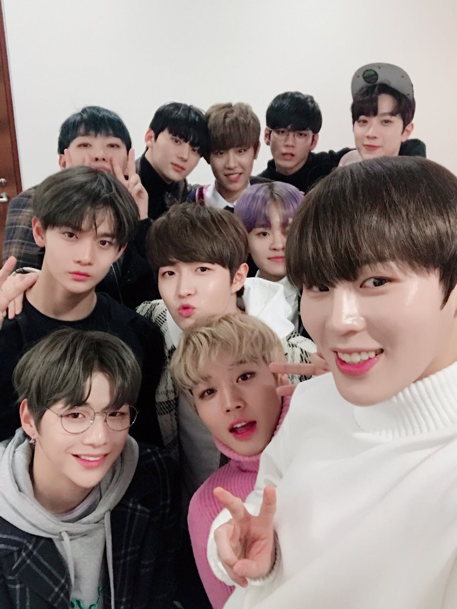 101WONE's tweet photo. [#워너원데이] 추운 날씨에도 저희를 보러 와 주신 뷰리풀한 우리 워너블! 정말 고마워요 😭👍🏻 행복한 하루를 보낼 수 있게 해준 워너블 너무 고맙습니다 💕내일 우리 또 봐요 😍 https://t.co/0o3hy4lD1b