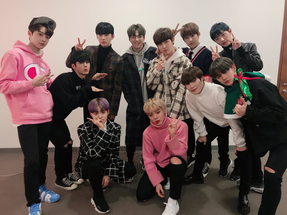 101WONE's tweet photo. [#워너원데이] 추운 날씨에도 저희를 보러 와 주신 뷰리풀한 우리 워너블! 정말 고마워요 😭👍🏻 행복한 하루를 보낼 수 있게 해준 워너블 너무 고맙습니다 💕내일 우리 또 봐요 😍 https://t.co/0o3hy4lD1b