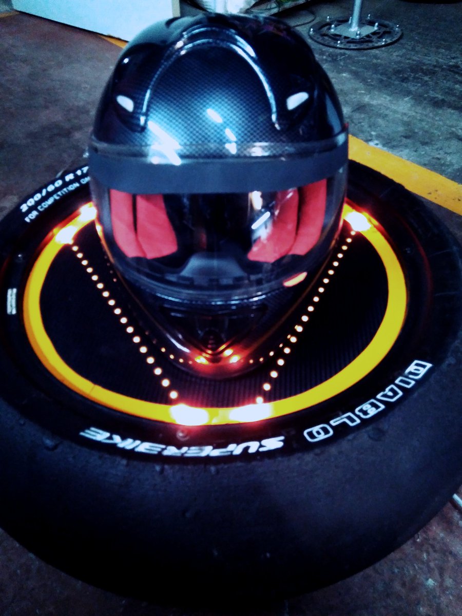 RedVikingMotor's tweet photo. #Support #exhibitor #helmet #lamp #slick #Competition 
@RedVikingMotor #design https://t.co/oNeIgn9Bck