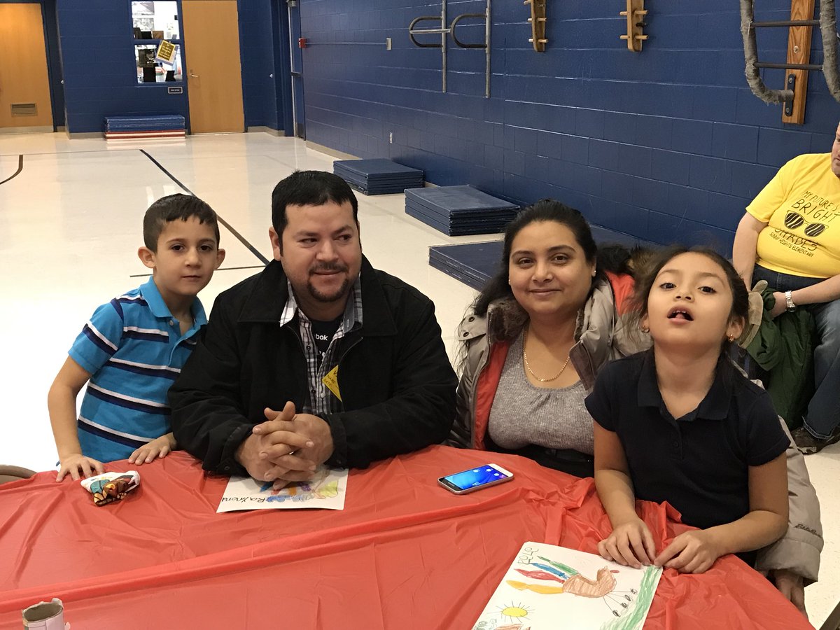 MrsJewelee's tweet photo. First grade feast! @sunnyheightsele @msdwarren #WarrenMatters #KidsDeserveIt #Ellchat_snaps https://t.co/xWaxAaTrs8