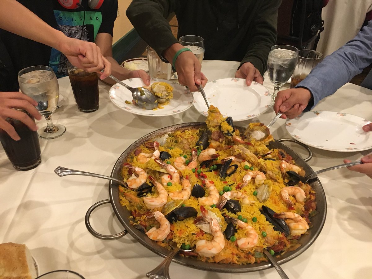KHDoyle1's tweet photo. Had a great time at Costa del Sol practicing Spanish and eating paella with these 49 students. #PlattMYM https://t.co/P6Rv2wZi9G