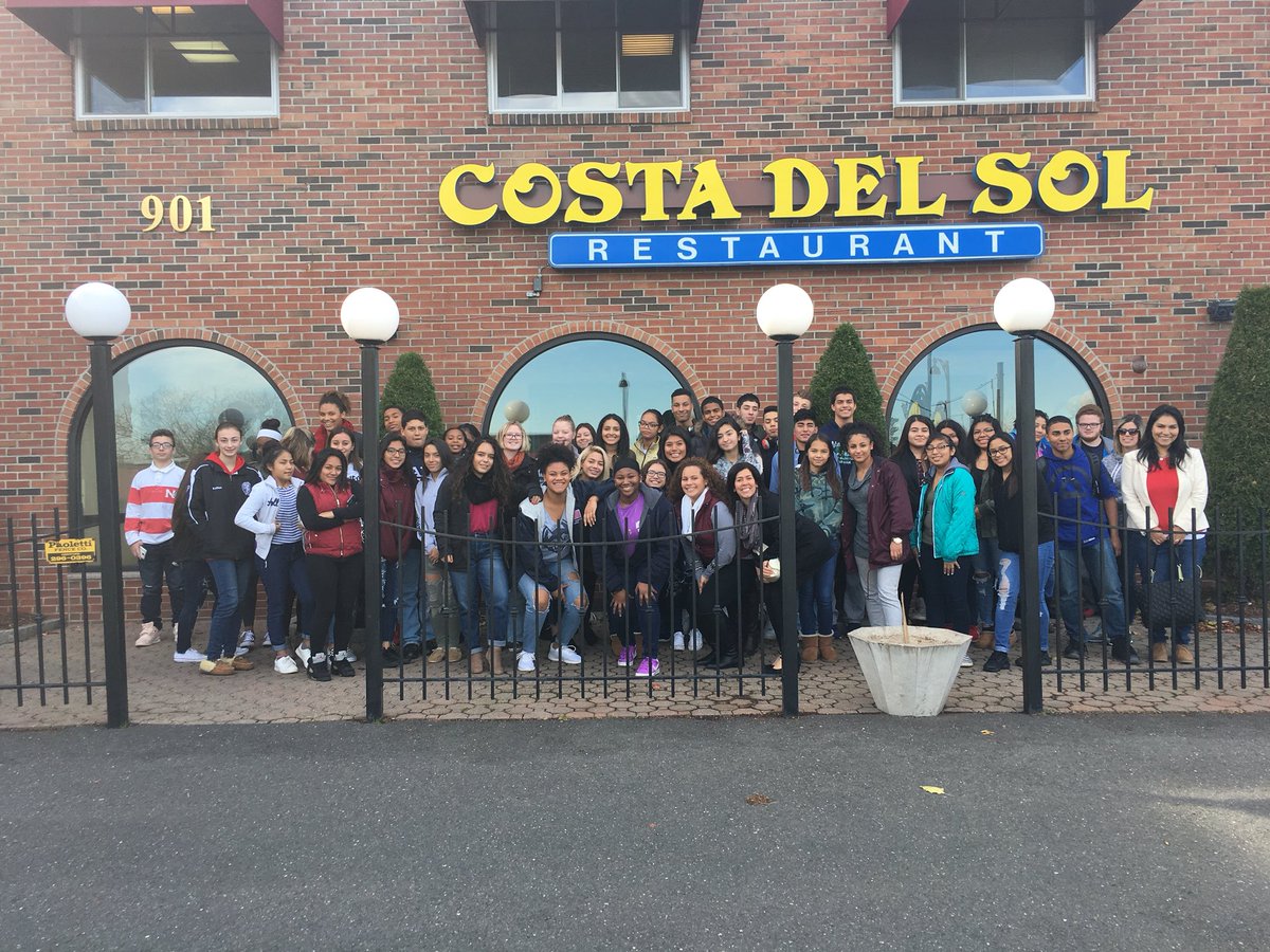 KHDoyle1's tweet photo. Had a great time at Costa del Sol practicing Spanish and eating paella with these 49 students. #PlattMYM https://t.co/P6Rv2wZi9G