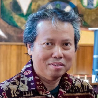 ANUIndonesia's tweet photo. Congratulations to Budy Resosudarmo for his full professorship! So well deserved. May you continue to be a source of inspiration for Indonesian scholars everywhere. https://t.co/yc39iuT5hZ