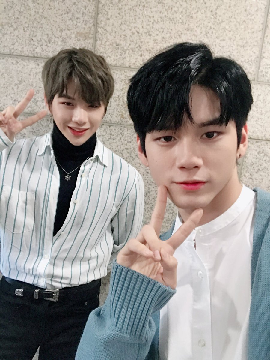 101WONE's tweet photo. [#PIC] Inkigayo's MC's: #워나원 #강다니엘 #옹성우 https://t.co/viU6zVAmRd