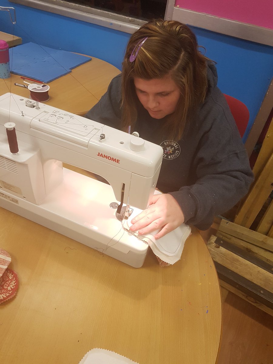 Seeds_4_Success's tweet photo. Amazing evening sewing and making pan stands and pan gloves. Thank you so much @thisisreenee we had a great time. #sewing #s4s #seeds #seeds4success #youthwork #mere #wiltshire #bridgingproject #panstands #pangloves #sewingmachine #material https://t.co/NYTzgYplqu