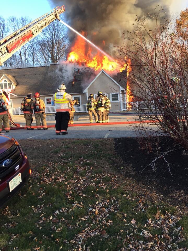 EPff3491's tweet photo. Thanks to our #MutualAid @durhamfire2253 @nhpff3211 @HamptonNHFire @Seabrook_Fire @EastKingstonFD Newmarket Fire Kensington Fire @IAFFLocal1313 Brentwood Fire Lee Fire
@hamptonfallsfd
@Local1783
Exeter ALS
Covering the station and handling #MultipleCalls Kingston @NewburyportFD https://t.co/ZMCAgYBoaK