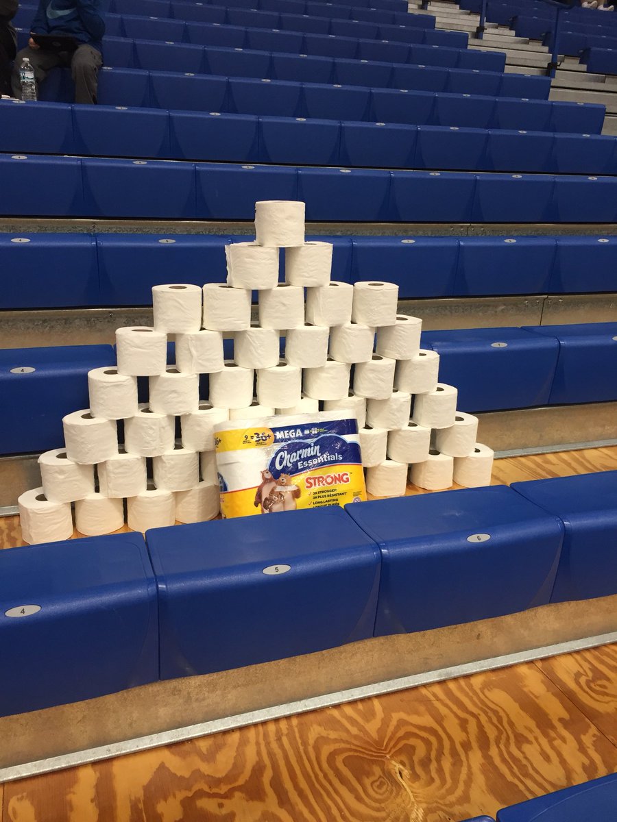 FCTailgate's tweet photo. @CgTailgate we saved u a seat in our gym boys #charminstrong https://t.co/vxmyBfbI5v