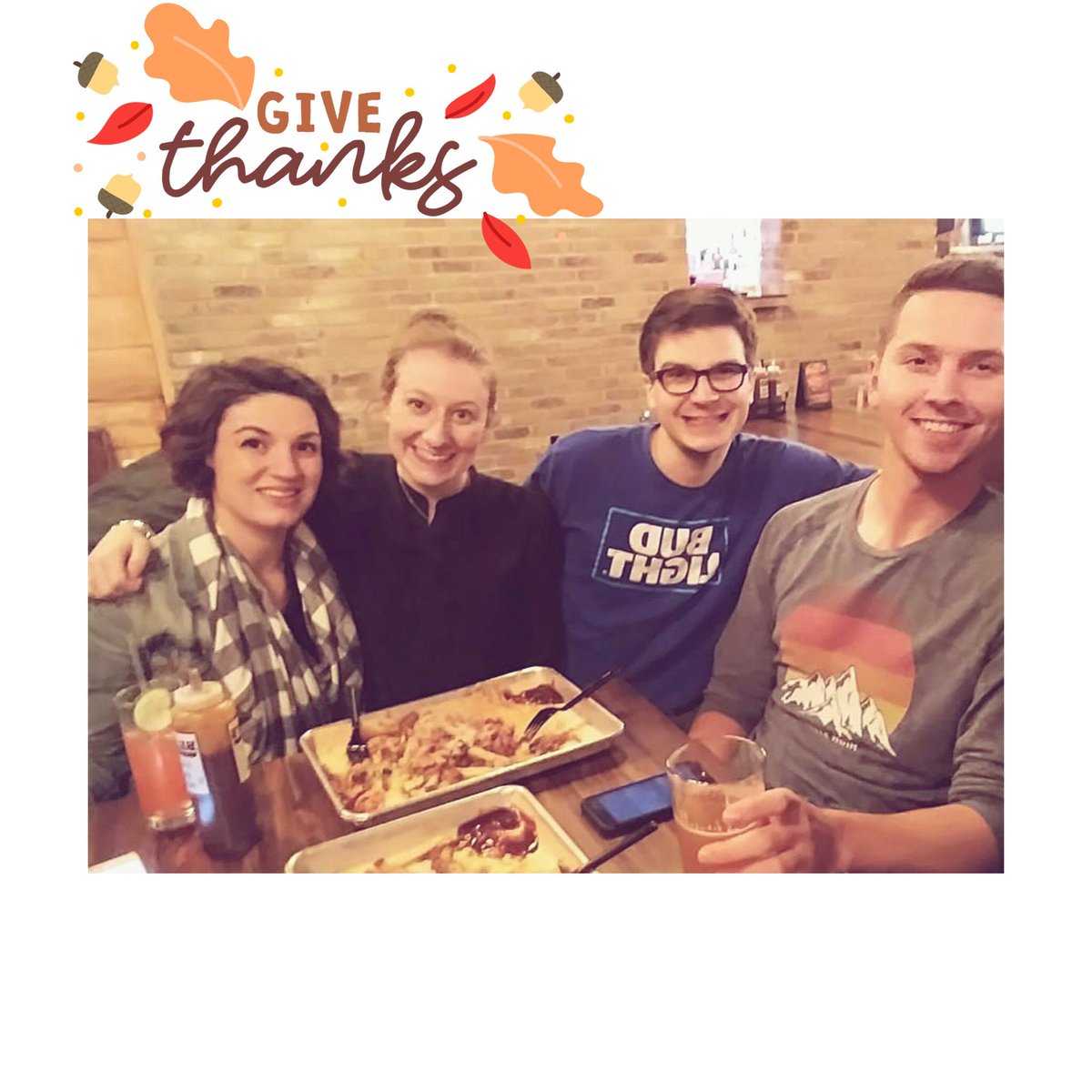megan_reddix's tweet photo. #ThrowbackPhoto 💛 We are #thankful for amazing #friends https://t.co/jbW5equKH3