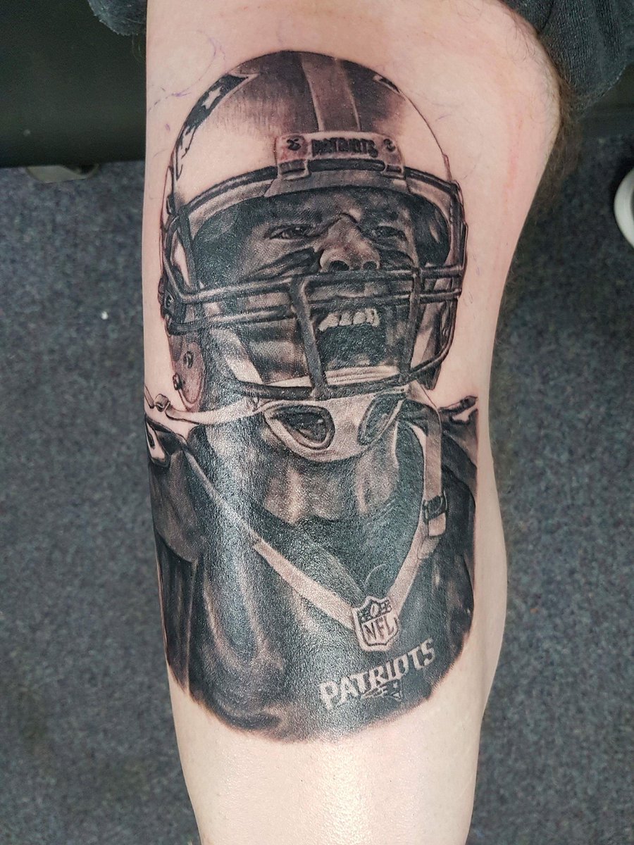 Melissap8577's tweet photo. @DaveSmith3284 @Patriots @RobGronkowski #PatsNation #patssuperfan #flyhiminforahomegame #sickink #GOAT #tb12 https://t.co/06YVfqVdxk