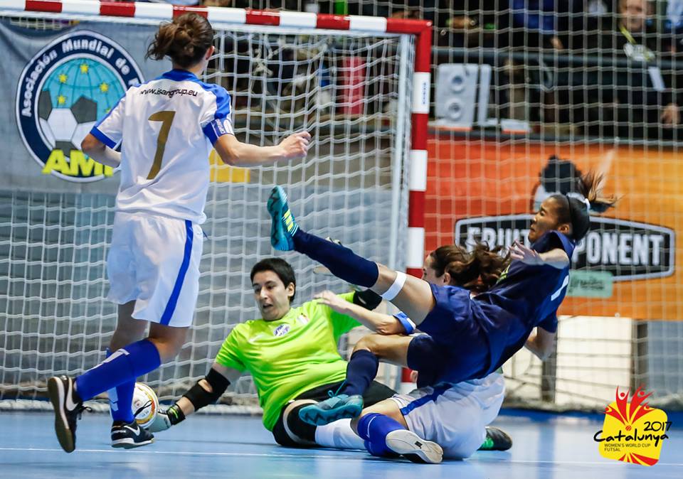 FIFSItalia's tweet photo. 🎙️ Siamo nella storia del @2017Mundial_AMF 
🏆 Per la prima volta approdiamo ai Quarti!
🇿🇦 Battuto 3-2 @sa_futsal 
🇵🇾 Dopodomani vs. Paraguay
💙 #sorelledItalia 🇮🇹️
🇪🇦 #BalaguerEsmundial

foto @AkimovaSvetlana https://t.co/9NDHWajP1S