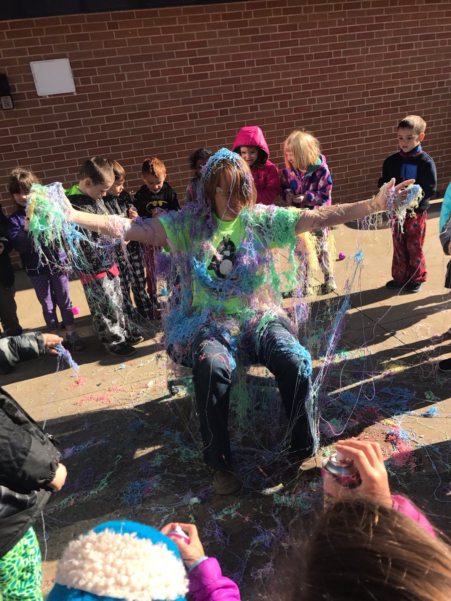 prek1NGES's tweet photo. Amazed by the NGES/NSS community for their efforts to raise money for our schools! Reaching our goal = sillystring Principal Flynn! #funrun2017 @prek1NGES #200cansofsillystring https://t.co/9dYXzznDdf