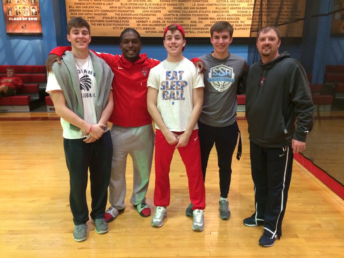 IndiansMBB's tweet photo. Great time with the seniors at the College Basketball Experience and HoF in KC!! 🏀🏀#family #together @coachingram43 @CoachSieben https://t.co/1zN9H2NT9J