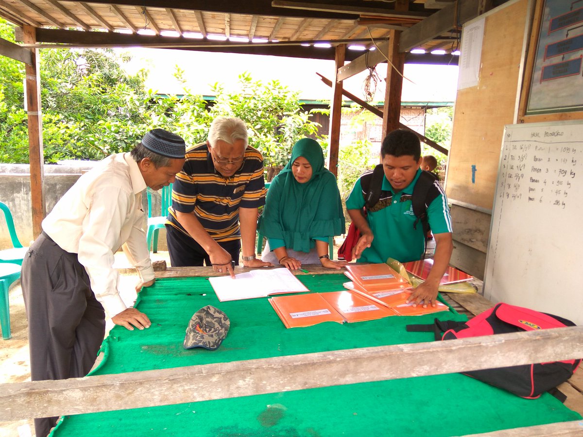 AfifvanMaidin's tweet photo. Pendampingan kegiatan Monitoring dan Evaluasi pokmas budidaya @ccdpifad -IFAD kota parepare oleh tim PMO CCDP IFAD.
@mzulficar @susipudjiastuti @brsdm_kp  @BudidayaKKP @asunaryanto @MHasyimZaini @PPBPUSLATLUHKP https://t.co/LiOk1VNw4F