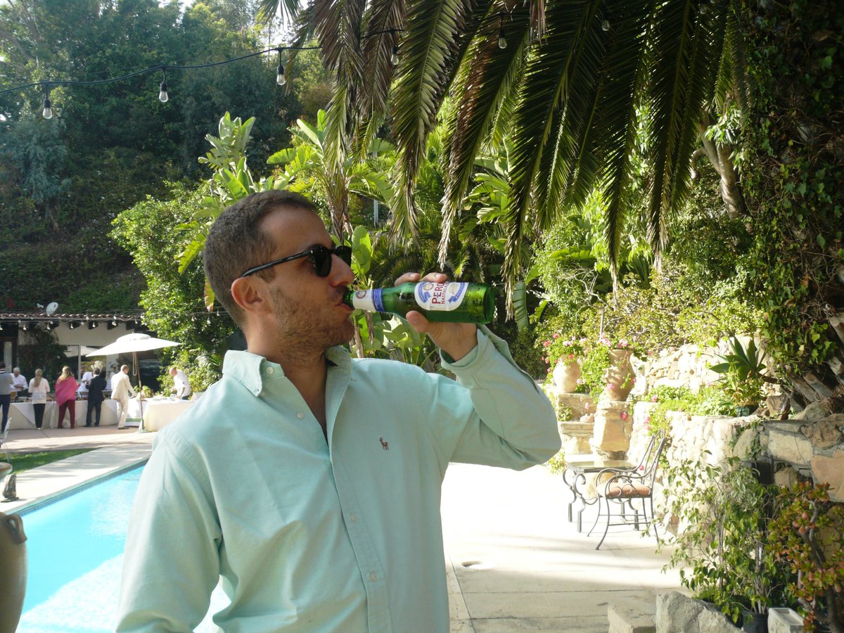 verde_dhom's tweet photo. Top 5 keys to wellness: staying hydrated, exercising, feeling the ocean breeze and chatting with friends while eating Italian food 🥤🏋️♀️🌊👫🍝 #WorldWeekOfItalianCuisine #gardenparty #ItalianTaste 🇮🇹 #TuesdayThoughts #LeandroLuppi https://t.co/4zSrxeprr1