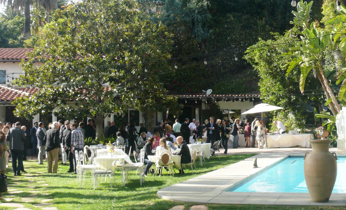 verde_dhom's tweet photo. Top 5 keys to wellness: staying hydrated, exercising, feeling the ocean breeze and chatting with friends while eating Italian food 🥤🏋️♀️🌊👫🍝 #WorldWeekOfItalianCuisine #gardenparty #ItalianTaste 🇮🇹 #TuesdayThoughts #LeandroLuppi https://t.co/4zSrxeprr1