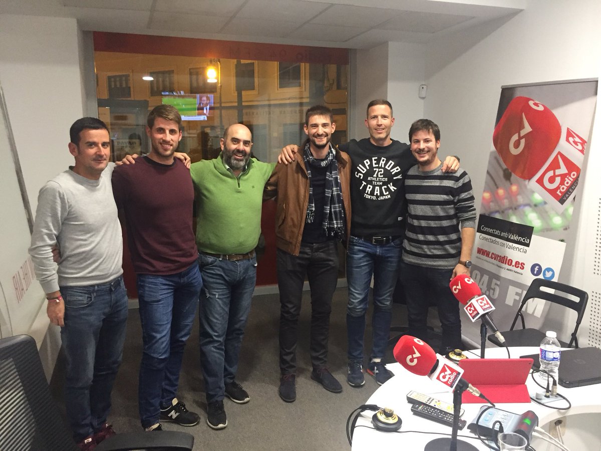 Barrejem la pilota del futbol amb la pilota valenciana de baqueta en el <a href="/90minuts/">90 Minuts</a> de dimarts.
ivoox.com/22209188