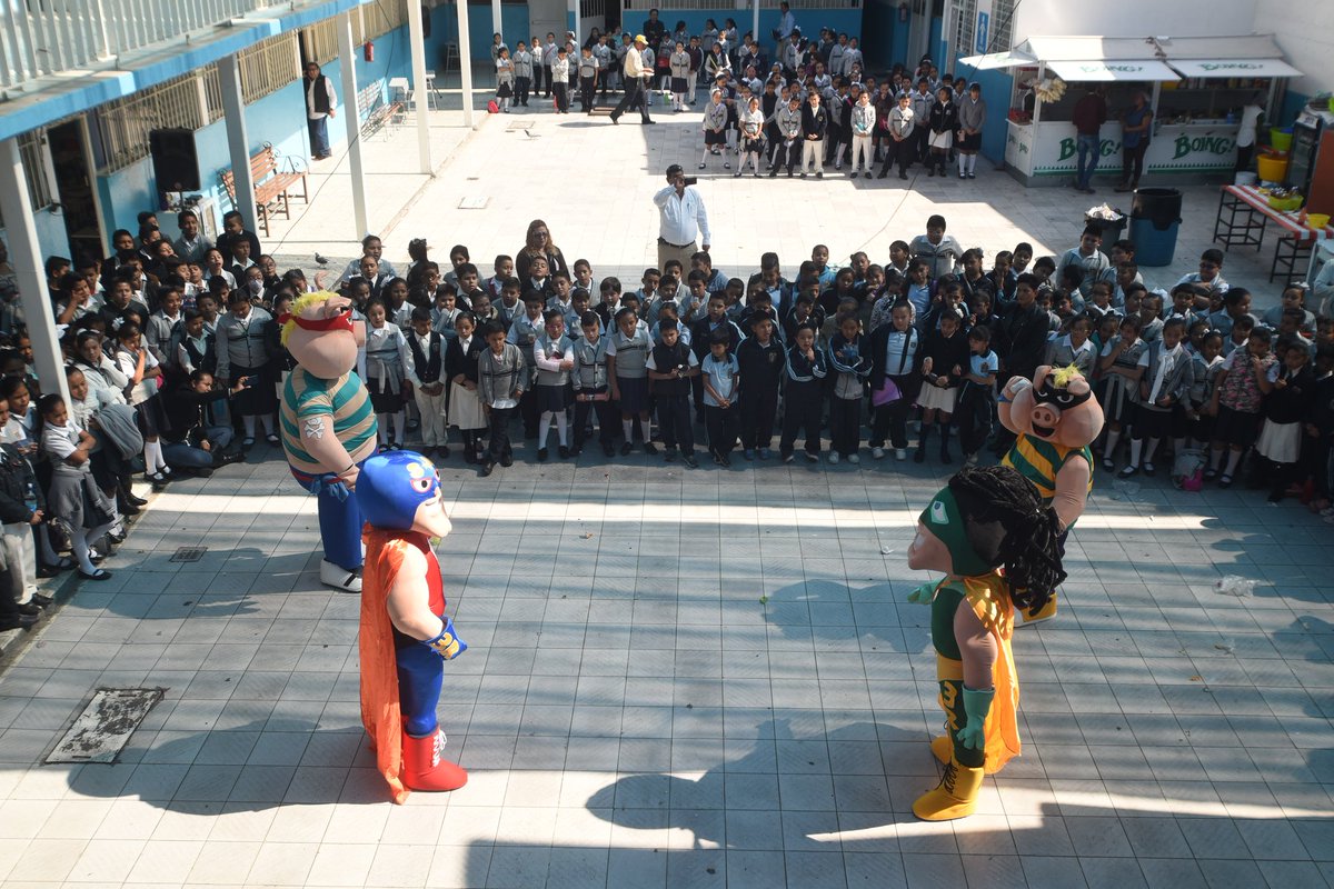 serviciospirap's tweet photo. Con el tema Limpios vs Sucios, iniciamos en la primaria Aguiluchos de Chapultepec la concientización de los alumnos que participaron junto con los personajes: Super Aseo, Ecolochido, Vecino Cochino y Fulano Marrano la importancia del buen manejo de los residuos solidos. https://t.co/G2huSwJoJb