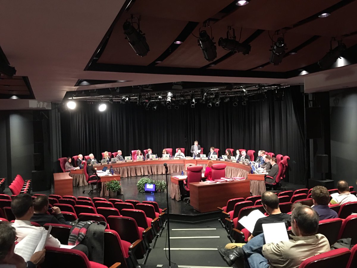 OttNathalie's tweet photo. Première séance du conseil municipal pour les nouveaux élus de #Gatineau qui s’engagent à un mandat positif et constructif. #iciottgat https://t.co/tPrwuek6Tq