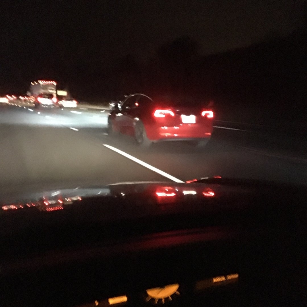 IanPavelko's tweet image. Me:
Man, I can&apos;t WAIT to finally see this car in the flesh.
Buddy in &apos;Frisco:
Dude, I&apos;m like surrounded.

#Model3 
#SiliconValleyProblems