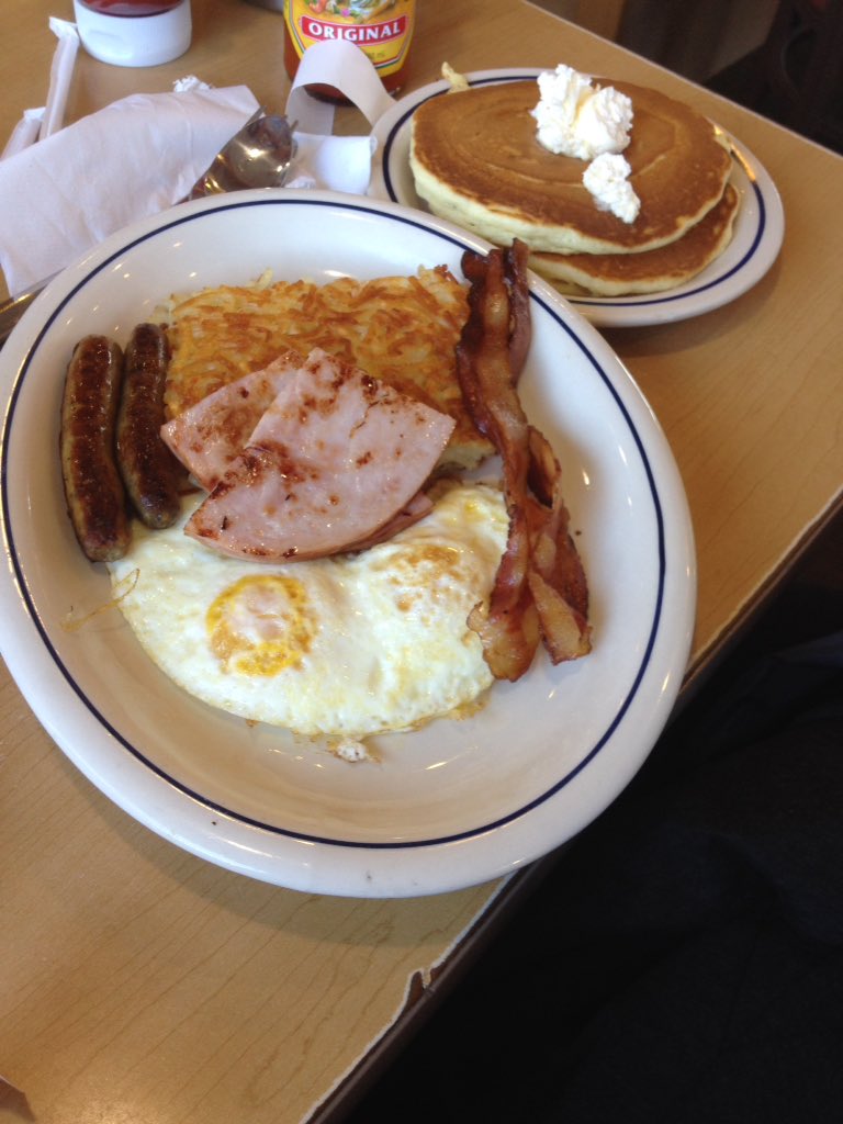 kary_aviles's tweet photo. My visit at ihop was beyond perfect! 😋 #foreignvisitor #givememore #deliciousness https://t.co/E0s5pQTRWP