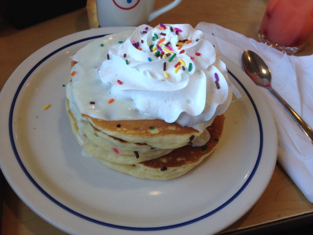 kary_aviles's tweet photo. My visit at ihop was beyond perfect! 😋 #foreignvisitor #givememore #deliciousness https://t.co/E0s5pQTRWP