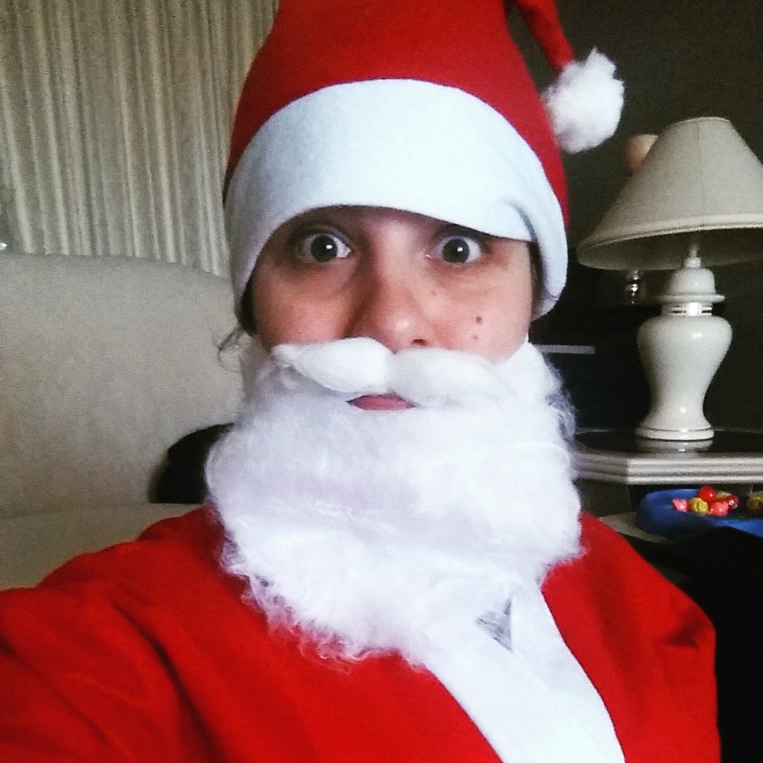 marssosliss_'s tweet photo. The best way to spread christmas cheer #noshamewednesdays #topaunty #melissanta @jackwhitehall https://t.co/FEyjYQ242j