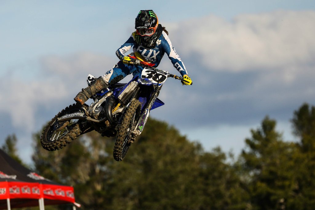 YamahaMotorUSA's tweet photo. #Yamaha #bLUcRU riders charging hard on the opening day of @ThorMXOfficial Winter Olympics of Motocross &amp; Supercross @UnlimitedMx. #jordanjarvis #jesseflock #tymasterpool #carterhalpain #2017minios #mx #moto #supercross #motocross https://t.co/wLOj6UL3HN