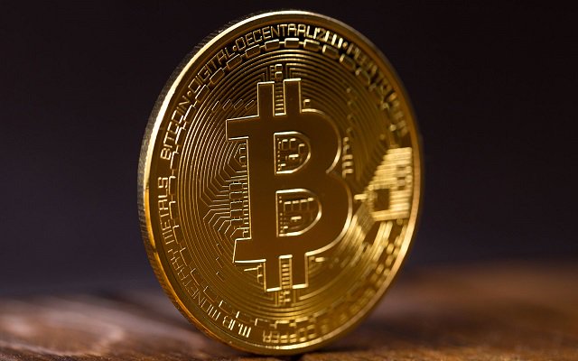 nogomitv1's tweet photo. عملة البتكوين تصل لأول مرة إلى أرقام خيالية متجاوزة حاجز 8000 دولار للبتكوين الواحد (إليك الأسباب وراء ذلك) https://t.co/V9WtsEwnat https://t.co/jSAHTyNlRJ