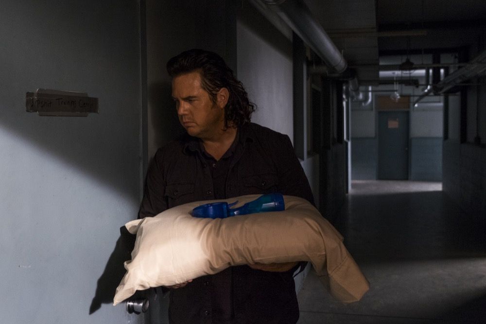 TheWalkngDeadFR's tweet photo. Photos promotionnelles du 8x05 "The Big Scary U" . #TWD [8] https://t.co/UTbtzf38jZ