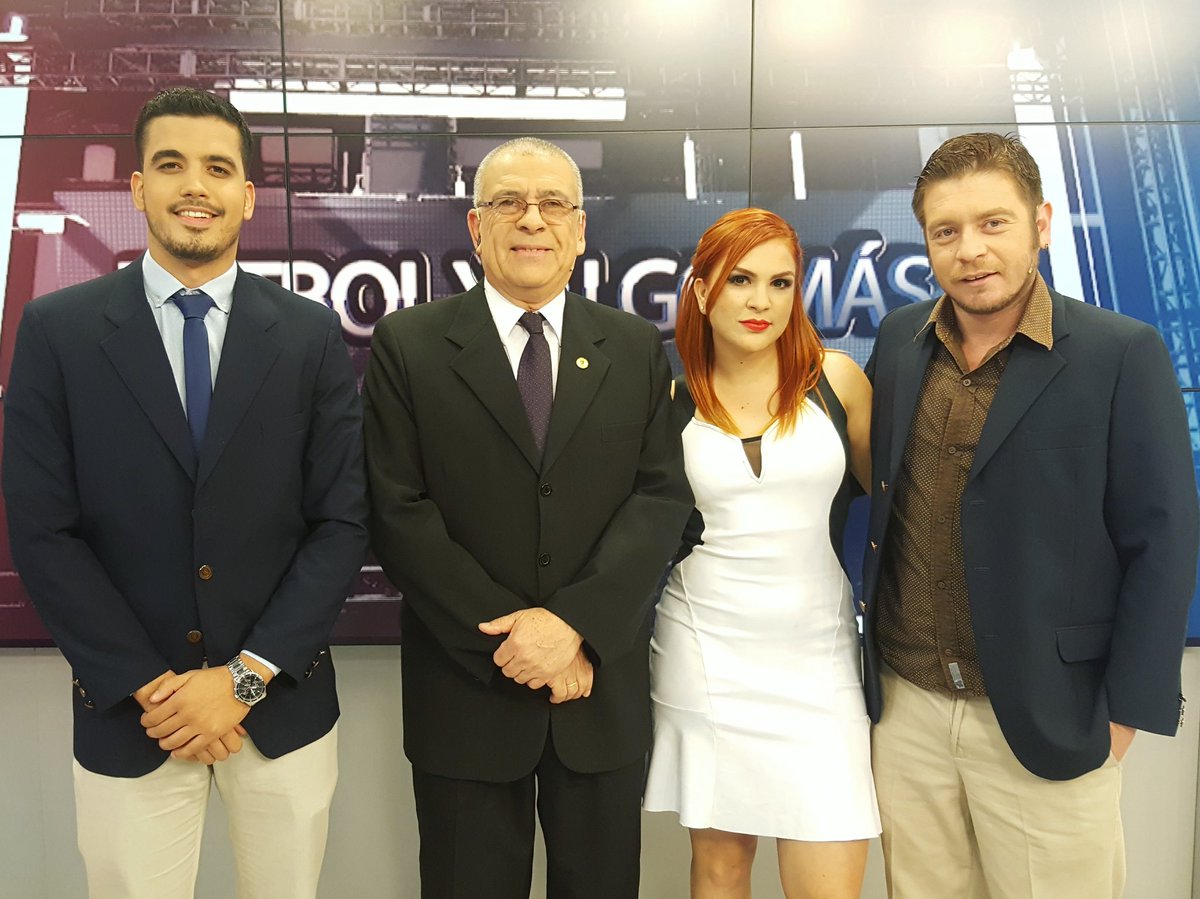 C9NParaguay's tweet photo. ¡Arranca #FútbolyAlgoMás⚽️ con #PabloVera, #EpifanioGonzález, #DenisseFleitas y #CarlosGómez! https://t.co/GNejbLS4v0