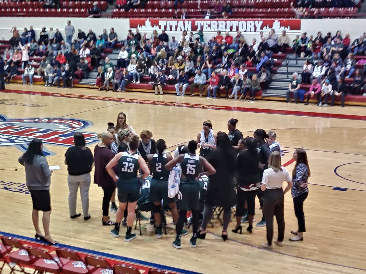 grlakery2k's tweet photo. Spartans lead at the half... 43 to 27. #SpartansRule #TitansDrool https://t.co/N1JHG35fBR
