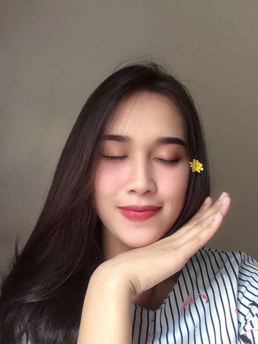 claudiasilvinia's tweet photo. Semenjak rutin pakai zaitun, makeup jd ngeblend bgt di wajah trus kulit jd kenyal. Jerawat+bekasnya udh gk pernah muncul lg😍😍😍
Kebetulan stock zaitun lg buanyak. Yg mau bisa langsung EMAIL aku ya❤️ jgn sampai kehabisan. https://t.co/PSLJiBMzd9