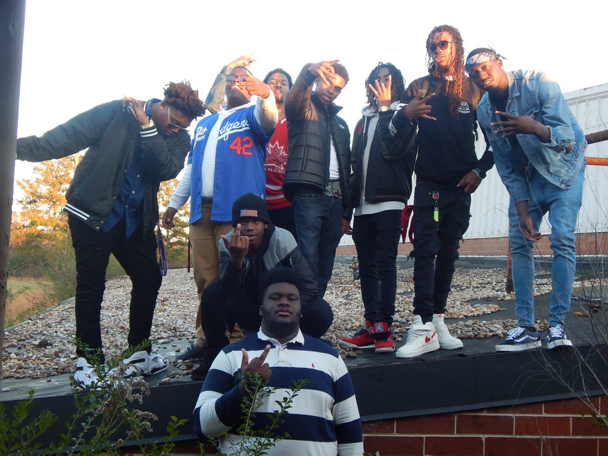 fredo_glizzy's tweet photo. These my dawgs if they wrong or right .. this that foul play ⛓⚔️‼️2DAHARDWAY📍GFENT ‼️ https://t.co/Y8W5RCmZNa