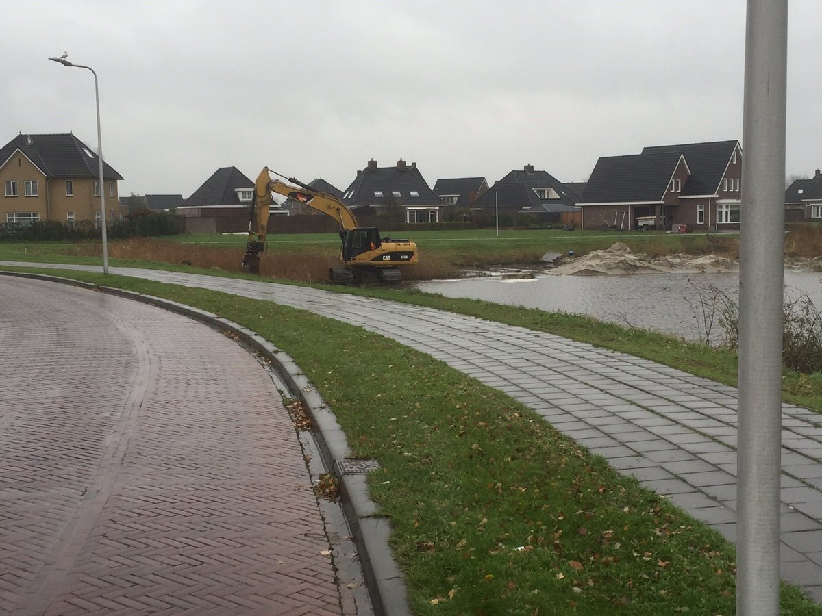 In Staphorst passen wij de komende weken een bestaande vijver aan en maken deze gereed voor overdracht aan het waterschap