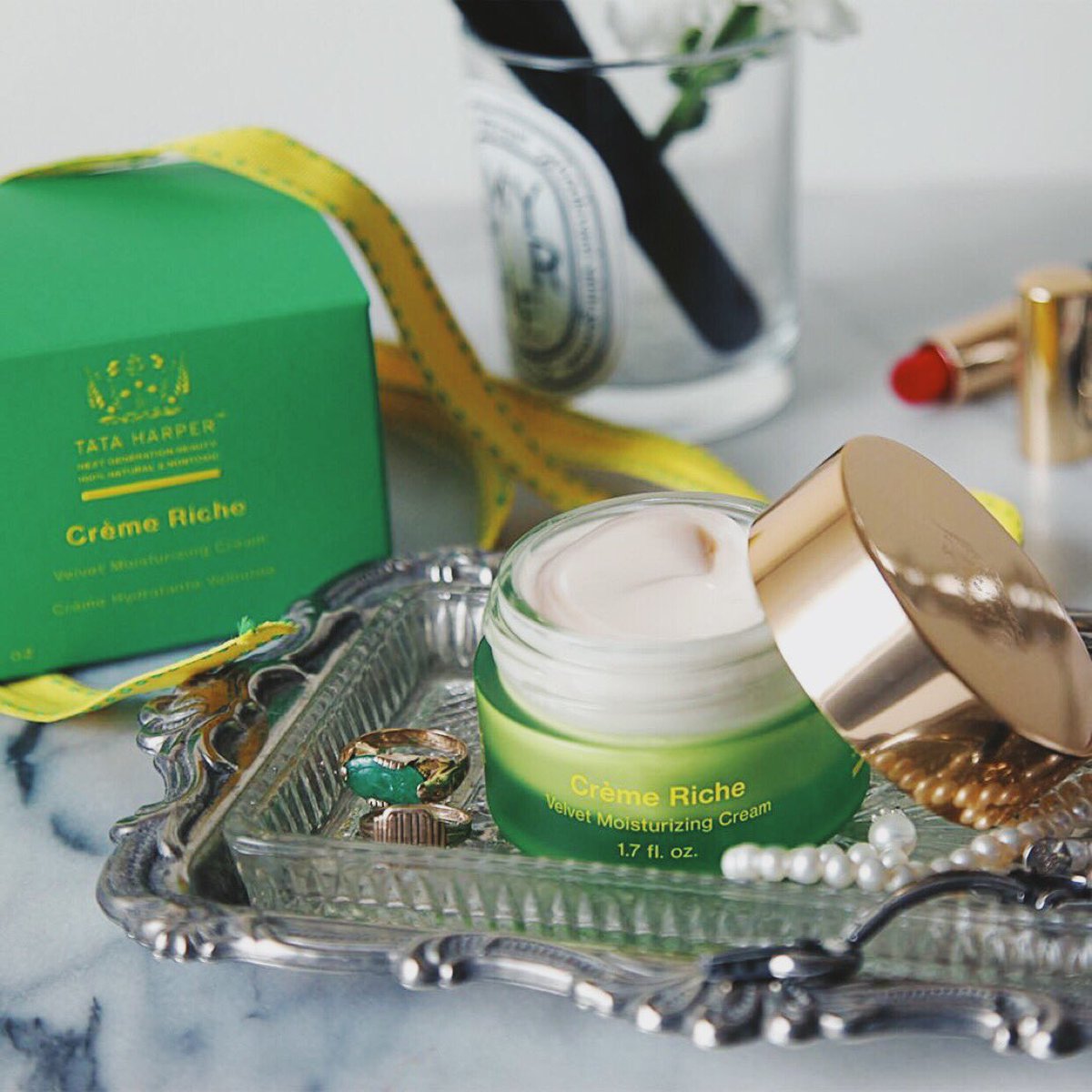 jcApotecari's tweet photo. NEW!
Crema rica,  de Tata Harper Skincare, formulada con 43 poderosos activos. Descúbrela👉🏼 https://t.co/kXHjR6Vf0m. https://t.co/0dP1BaHprQ