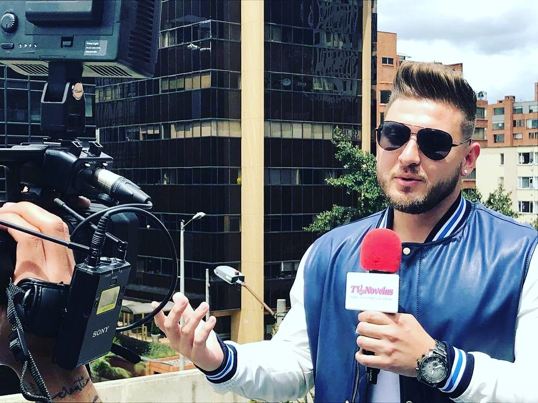 mtshowsec's tweet photo. Hablando un poco de mi carrera en @tvynovelas 📺 gracias por su linda energia😁 #NOMEENAMORO💔  #JhogyStyle
#FanClubEcuador🇪🇨 @JhogyStyle https://t.co/dBRis9NNtQ