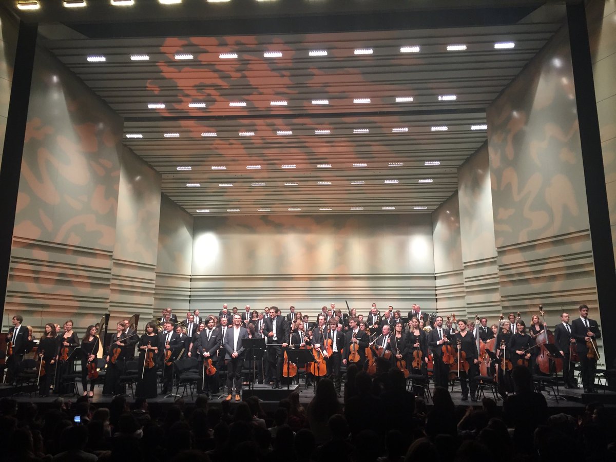 Time_2_Fly's tweet image. Time to listen to music #ONPL #LFRS