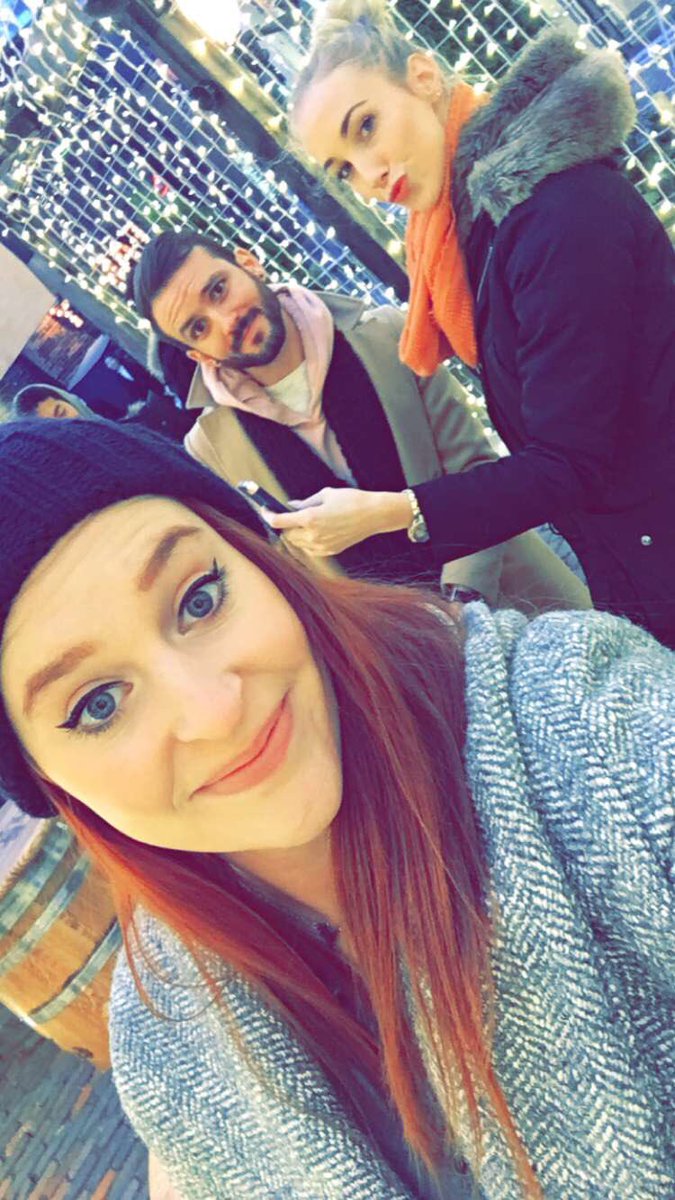 caitmcdonah's tweet photo. Squad hits the Christmas Market in style #sunglasssquad #christmas #FestiveFriends #holidayseason https://t.co/Xf0q4xIkyl
